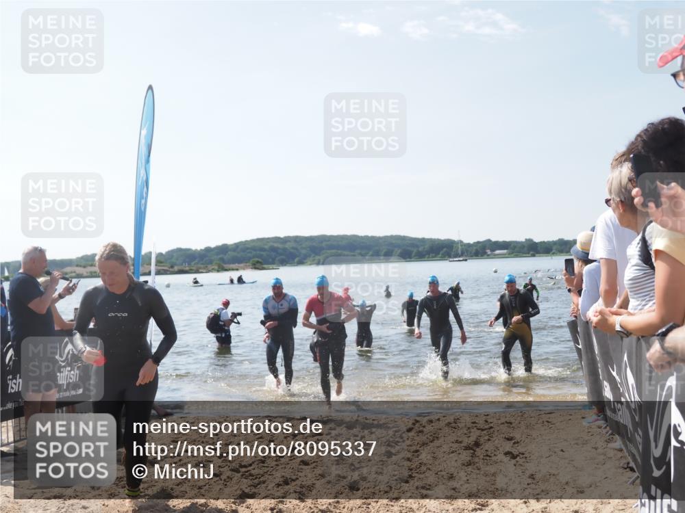 22.06.2025 - Viking Triathlon MichiJ http://msf.ph/oto/8095337 22.06.2025 10:40:51 Schwimmen 59, 235, 266, 361, 397, 462, 530, 655 meine-sportfotos.de