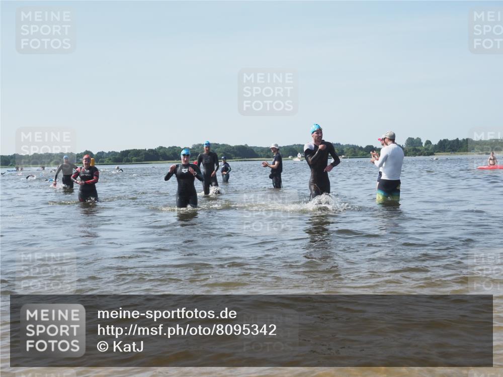 22.06.2025 - Viking Triathlon KatJ http://msf.ph/oto/8095342 22.06.2025 10:30:34 Schwimmen 13, 188, 393, 551, 651 meine-sportfotos.de