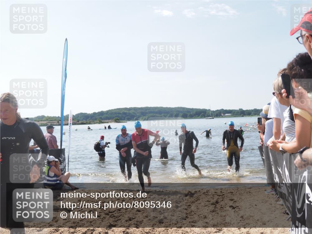 22.06.2025 - Viking Triathlon MichiJ http://msf.ph/oto/8095346 22.06.2025 10:40:52 Schwimmen 59, 235, 266, 361, 389, 397, 462, 530 meine-sportfotos.de
