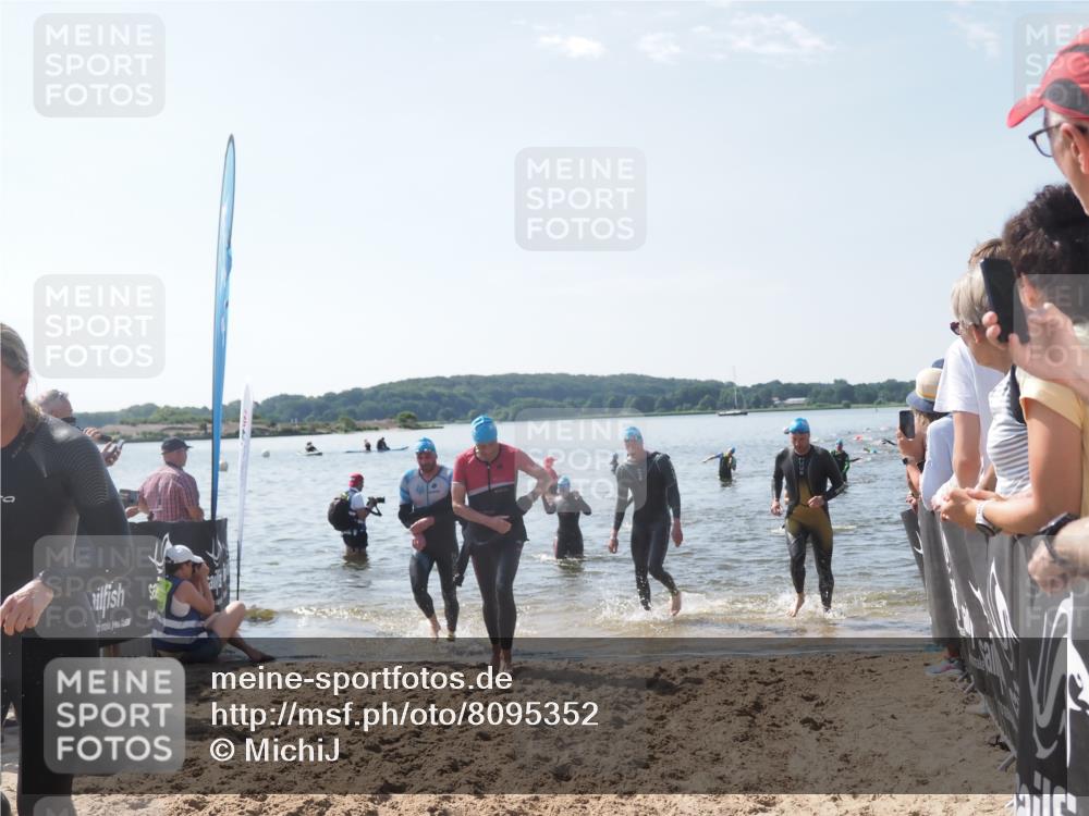22.06.2025 - Viking Triathlon MichiJ http://msf.ph/oto/8095352 22.06.2025 10:40:52 Schwimmen 59, 235, 266, 361, 389, 397, 462, 530 meine-sportfotos.de