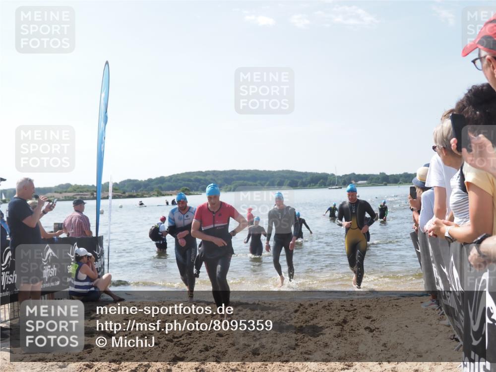 22.06.2025 - Viking Triathlon MichiJ http://msf.ph/oto/8095359 22.06.2025 10:40:52 Schwimmen 59, 235, 266, 361, 389, 397, 462, 530 meine-sportfotos.de
