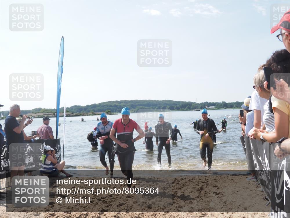 22.06.2025 - Viking Triathlon MichiJ http://msf.ph/oto/8095364 22.06.2025 10:40:52 Schwimmen 59, 235, 266, 361, 389, 397, 462, 530 meine-sportfotos.de