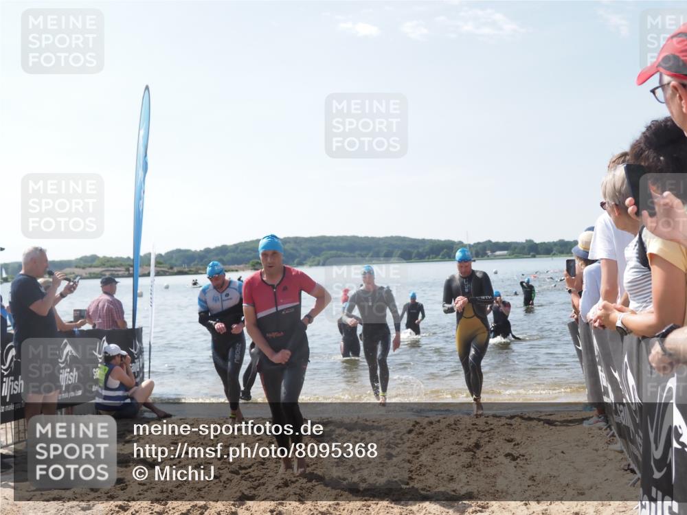 22.06.2025 - Viking Triathlon MichiJ http://msf.ph/oto/8095368 22.06.2025 10:40:53 Schwimmen 59, 235, 266, 361, 389, 397, 462, 530 meine-sportfotos.de