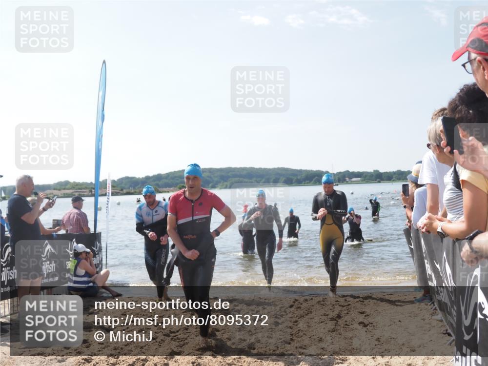 22.06.2025 - Viking Triathlon MichiJ http://msf.ph/oto/8095372 22.06.2025 10:40:53 Schwimmen 59, 235, 266, 361, 389, 397, 462, 530 meine-sportfotos.de