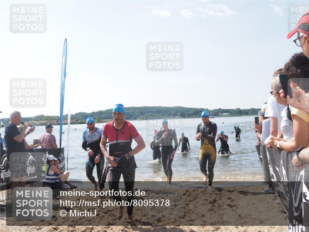 22.06.2025 - Viking Triathlon MichiJ http://msf.ph/oto/8095378 22.06.2025 10:40:53 Schwimmen 59, 235, 266, 361, 389, 397, 462, 530 meine-sportfotos.de