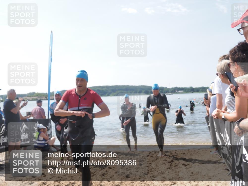 22.06.2025 - Viking Triathlon MichiJ http://msf.ph/oto/8095386 22.06.2025 10:40:54 Schwimmen 59, 266, 361, 389, 397, 462, 530 meine-sportfotos.de