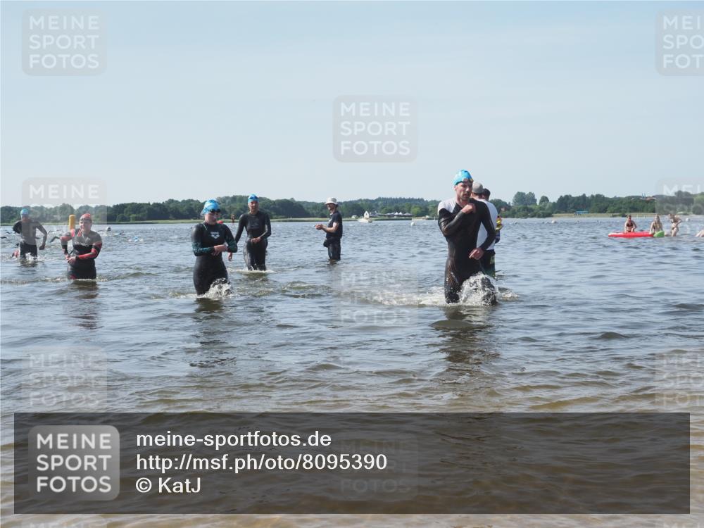 22.06.2025 - Viking Triathlon KatJ http://msf.ph/oto/8095390 22.06.2025 10:30:35 Schwimmen 13, 188, 393, 551, 651 meine-sportfotos.de