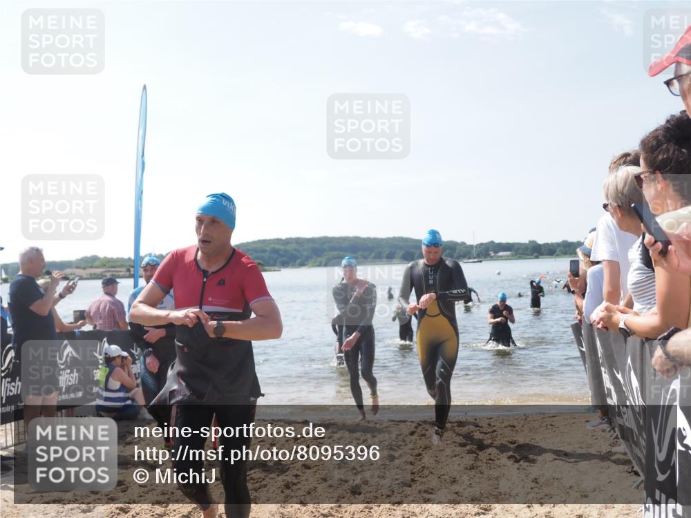 22.06.2025 - Viking Triathlon MichiJ http://msf.ph/oto/8095396 22.06.2025 10:40:54 Schwimmen 59, 266, 361, 389, 397, 462, 530 meine-sportfotos.de
