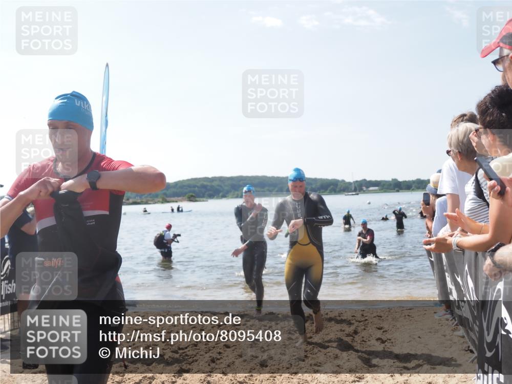 22.06.2025 - Viking Triathlon MichiJ http://msf.ph/oto/8095408 22.06.2025 10:40:54 Schwimmen 59, 266, 361, 389, 397, 462, 530 meine-sportfotos.de