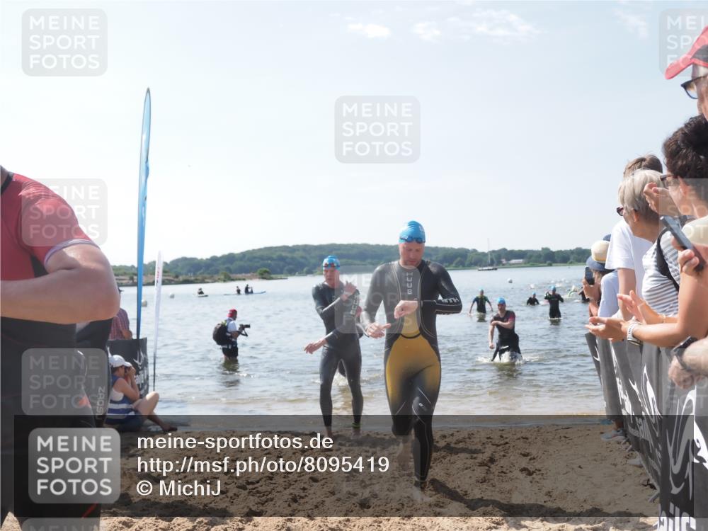 22.06.2025 - Viking Triathlon MichiJ http://msf.ph/oto/8095419 22.06.2025 10:40:54 Schwimmen 59, 266, 361, 389, 397, 462, 530 meine-sportfotos.de