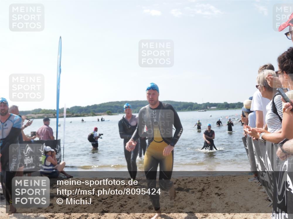 22.06.2025 - Viking Triathlon MichiJ http://msf.ph/oto/8095424 22.06.2025 10:40:55 Schwimmen 59, 266, 389, 397, 462, 530 meine-sportfotos.de