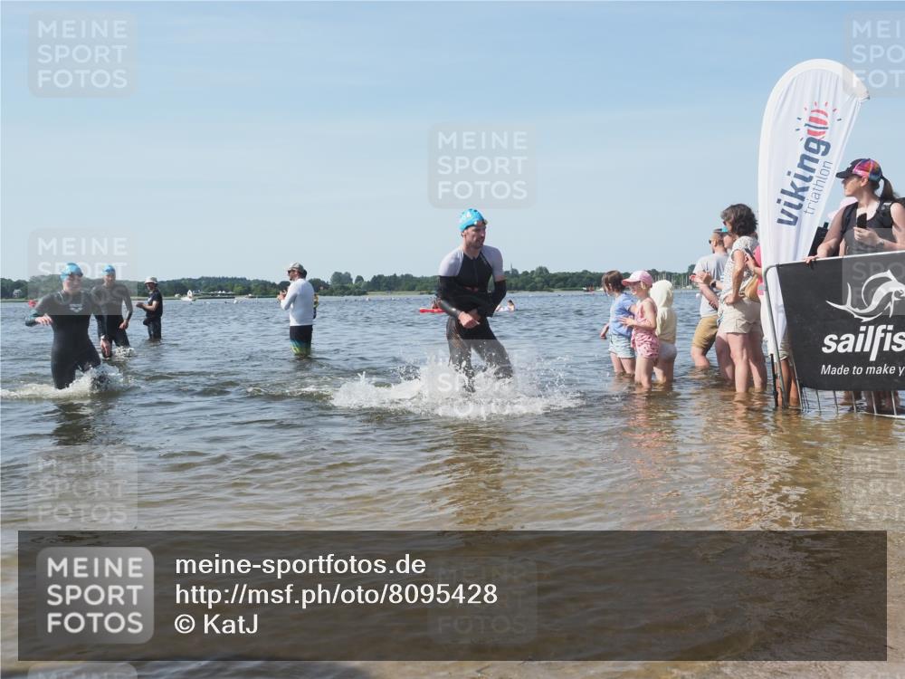 22.06.2025 - Viking Triathlon KatJ http://msf.ph/oto/8095428 22.06.2025 10:30:37 Schwimmen 13, 188, 393, 551, 630, 651 meine-sportfotos.de