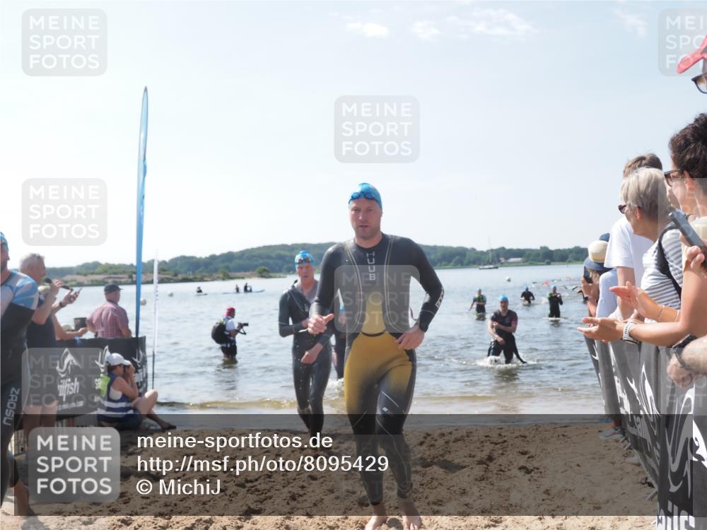 22.06.2025 - Viking Triathlon MichiJ http://msf.ph/oto/8095429 22.06.2025 10:40:55 Schwimmen 59, 266, 389, 397, 462, 530 meine-sportfotos.de