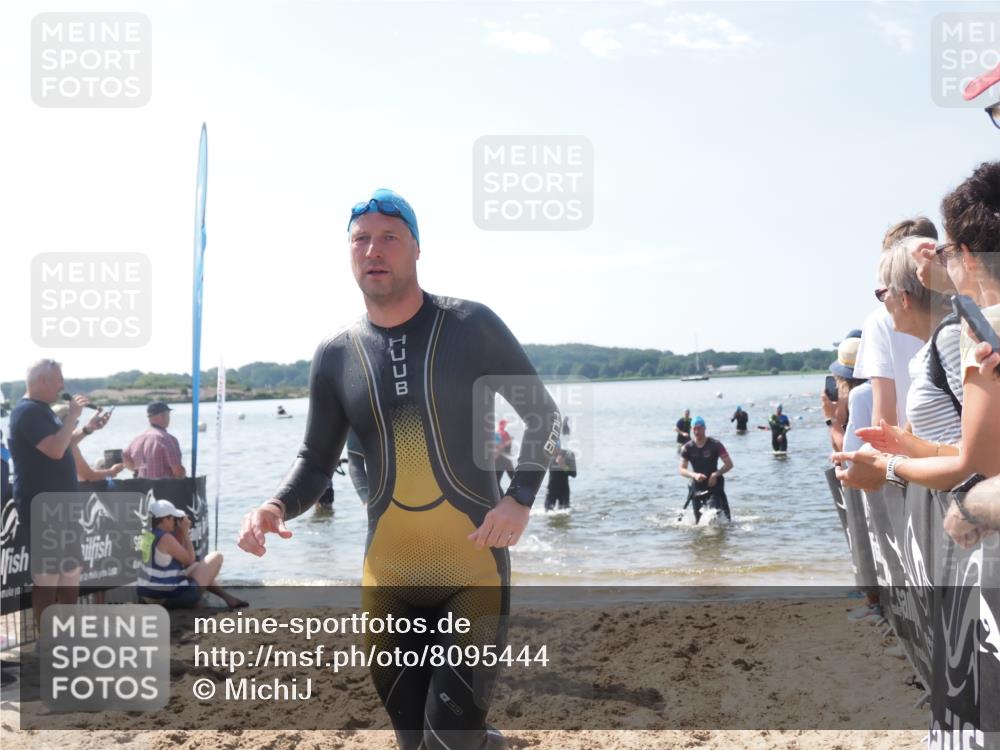 22.06.2025 - Viking Triathlon MichiJ http://msf.ph/oto/8095444 22.06.2025 10:40:56 Schwimmen 59, 153, 389, 397, 462, 530 meine-sportfotos.de
