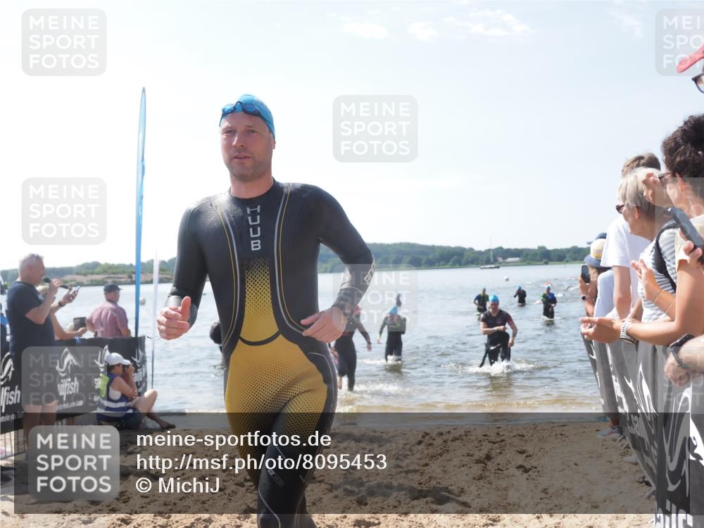 22.06.2025 - Viking Triathlon MichiJ http://msf.ph/oto/8095453 22.06.2025 10:40:56 Schwimmen 59, 153, 389, 397, 462, 530 meine-sportfotos.de
