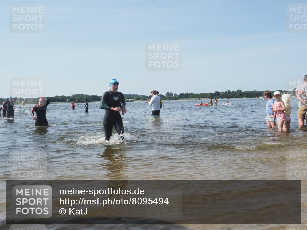 22.06.2025 - Viking Triathlon KatJ http://msf.ph/oto/8095494 22.06.2025 10:30:38 Schwimmen 13, 188, 393, 551, 630, 651 meine-sportfotos.de