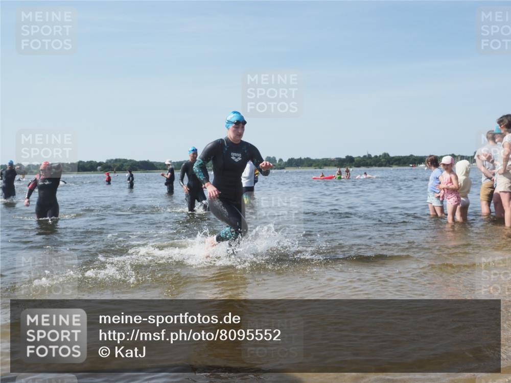 22.06.2025 - Viking Triathlon KatJ http://msf.ph/oto/8095552 22.06.2025 10:30:39 Schwimmen 13, 188, 393, 444, 551, 630, 651 meine-sportfotos.de