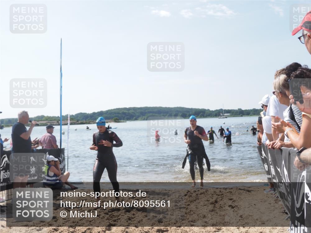 22.06.2025 - Viking Triathlon MichiJ http://msf.ph/oto/8095561 22.06.2025 10:40:59 Schwimmen 59, 153, 389, 397, 496, 530 meine-sportfotos.de