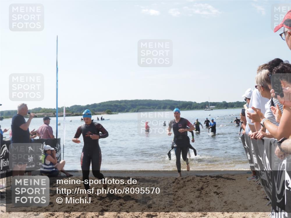 22.06.2025 - Viking Triathlon MichiJ http://msf.ph/oto/8095570 22.06.2025 10:40:59 Schwimmen 59, 153, 389, 397, 496, 530 meine-sportfotos.de