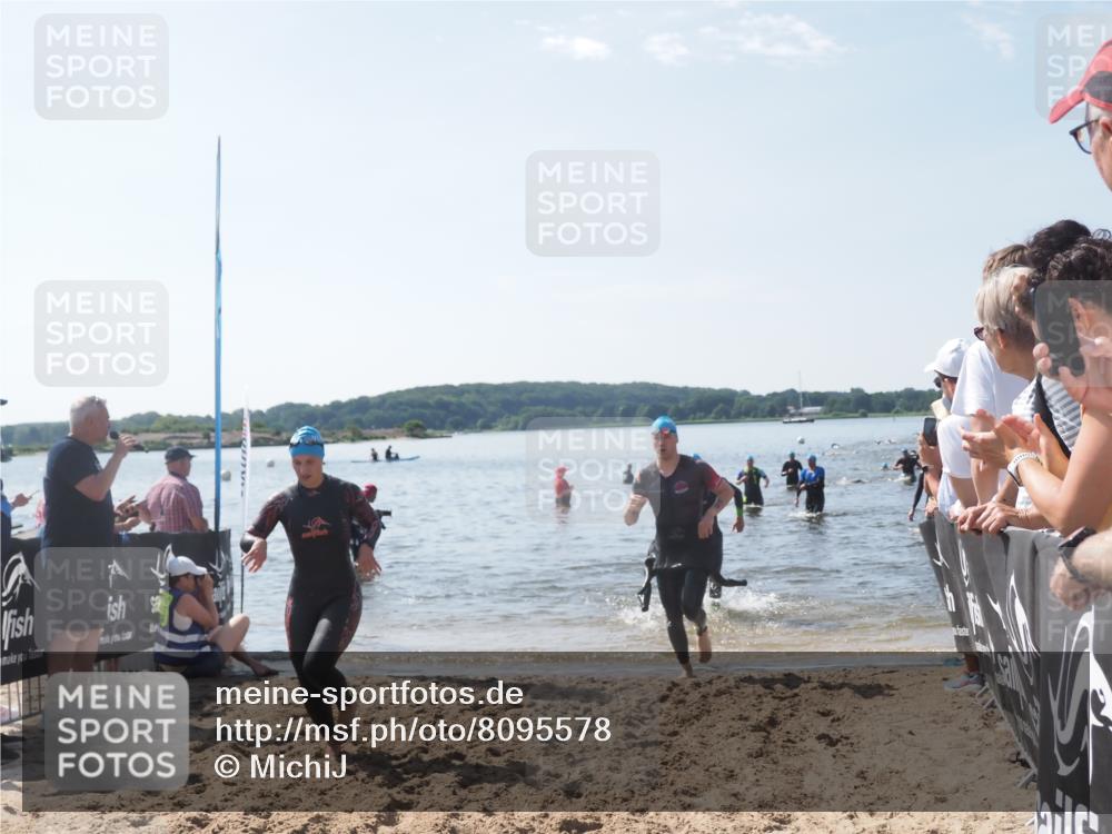 22.06.2025 - Viking Triathlon MichiJ http://msf.ph/oto/8095578 22.06.2025 10:40:59 Schwimmen 59, 153, 389, 397, 496, 530 meine-sportfotos.de