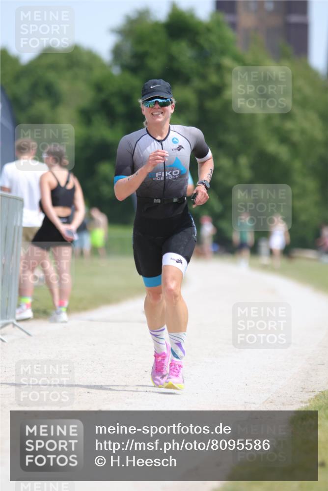 22.06.2025 - Viking Triathlon H.Heesch http://msf.ph/oto/8095586 22.06.2025 13:07:41 Laufen 12, 124, 196 meine-sportfotos.de