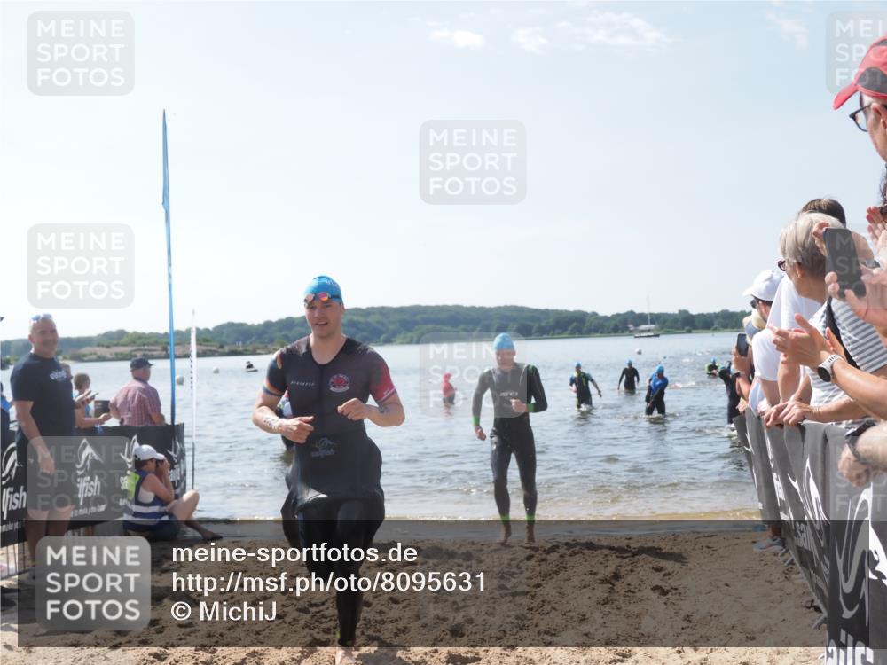22.06.2025 - Viking Triathlon MichiJ http://msf.ph/oto/8095631 22.06.2025 10:41:01 Schwimmen 59, 153, 389, 397, 496 meine-sportfotos.de