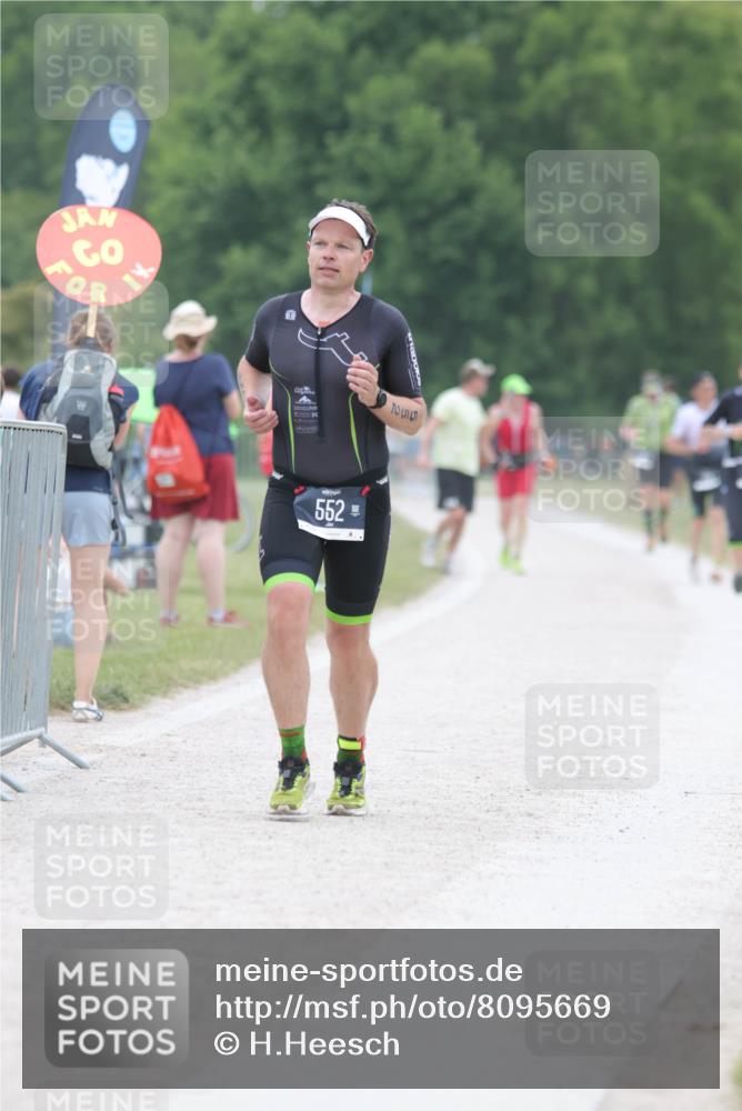 22.06.2025 - Viking Triathlon H.Heesch http://msf.ph/oto/8095669 22.06.2025 15:30:03 Laufen 552 meine-sportfotos.de