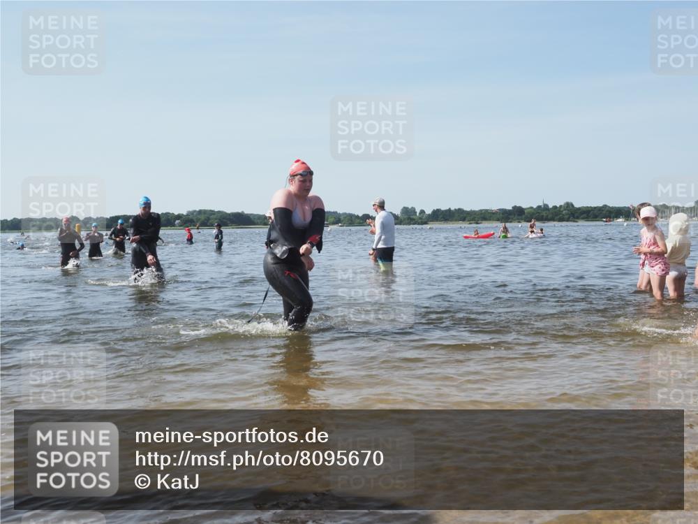 22.06.2025 - Viking Triathlon KatJ http://msf.ph/oto/8095670 22.06.2025 10:30:45 Schwimmen 13, 162, 188, 444, 630, 651 meine-sportfotos.de