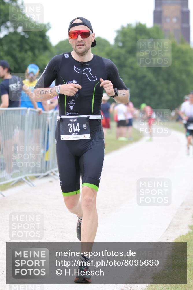 22.06.2025 - Viking Triathlon H.Heesch http://msf.ph/oto/8095690 22.06.2025 15:30:16 Laufen 314 meine-sportfotos.de