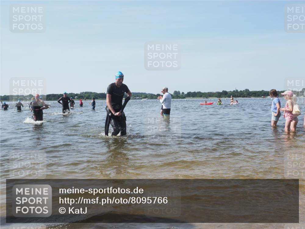22.06.2025 - Viking Triathlon KatJ http://msf.ph/oto/8095766 22.06.2025 10:30:48 Schwimmen 13, 45, 162, 188, 444, 510, 630, 651 meine-sportfotos.de