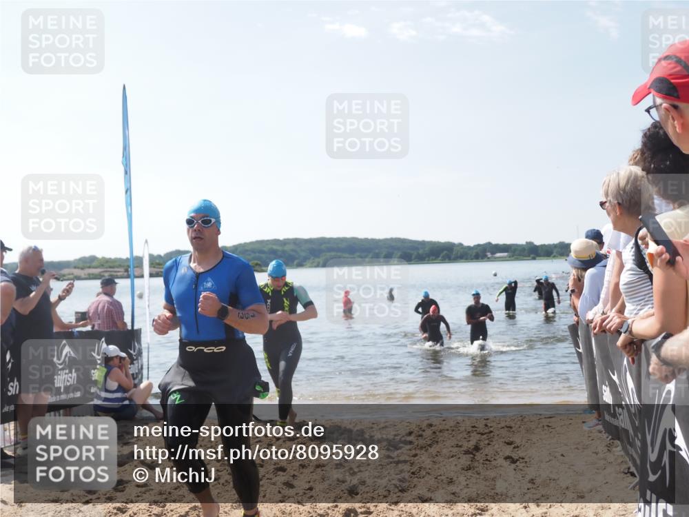 22.06.2025 - Viking Triathlon MichiJ http://msf.ph/oto/8095928 22.06.2025 10:41:16 Schwimmen 94, 153, 314, 376, 390, 496, 631 meine-sportfotos.de