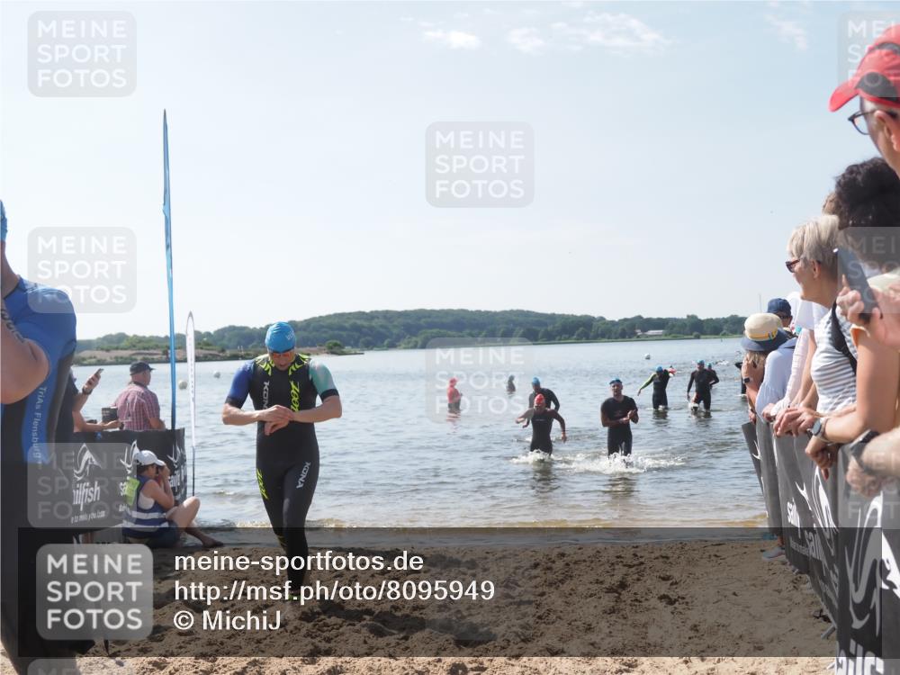 22.06.2025 - Viking Triathlon MichiJ http://msf.ph/oto/8095949 22.06.2025 10:41:17 Schwimmen 54, 94, 153, 314, 376, 390, 496, 631 meine-sportfotos.de