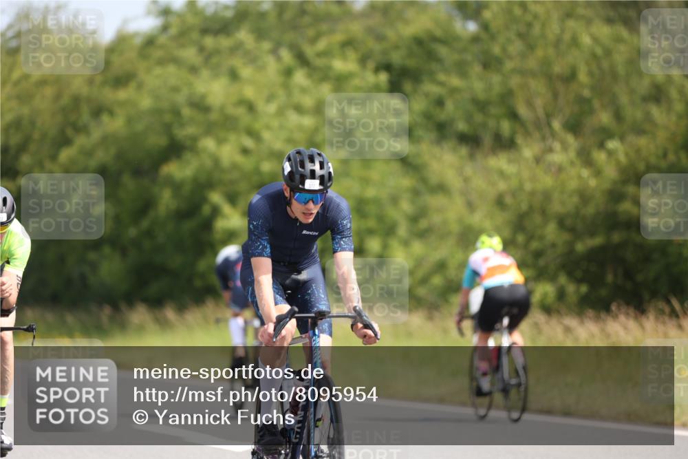 22.06.2025 - Viking Triathlon Yannick Fuchs http://msf.ph/oto/8095954 22.06.2025 11:21:15 Radfahren 19, 146, 162, 170, 201, 208, 377, 382, 388, 395, 407, 481, 507, 557, 656 meine-sportfotos.de
