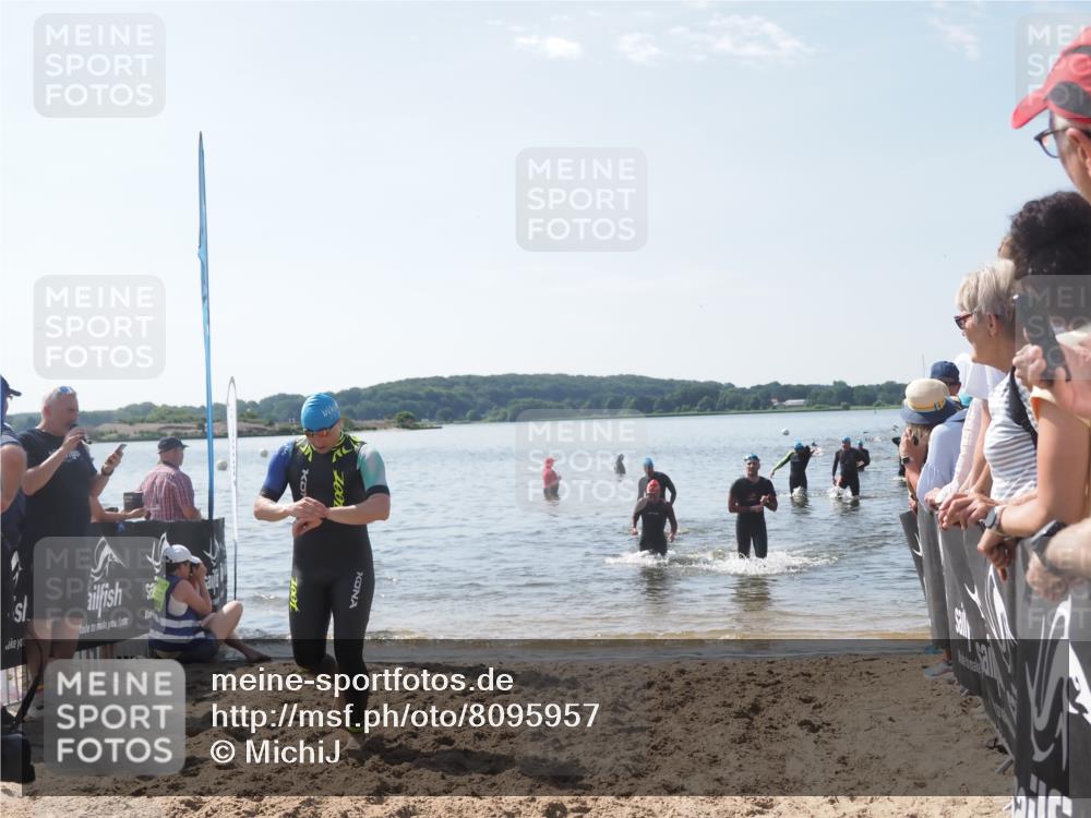 22.06.2025 - Viking Triathlon MichiJ http://msf.ph/oto/8095957 22.06.2025 10:41:17 Schwimmen 54, 94, 153, 314, 376, 390, 496, 631 meine-sportfotos.de