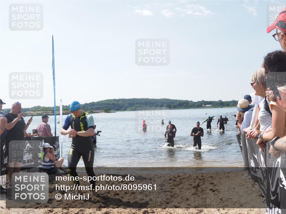 22.06.2025 - Viking Triathlon MichiJ http://msf.ph/oto/8095961 22.06.2025 10:41:17 Schwimmen 54, 94, 153, 314, 376, 390, 496, 631 meine-sportfotos.de