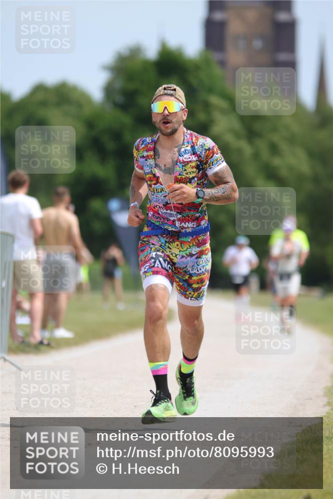 22.06.2025 - Viking Triathlon H.Heesch http://msf.ph/oto/8095993 22.06.2025 13:09:47 Laufen 517 meine-sportfotos.de