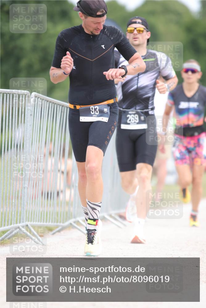 22.06.2025 - Viking Triathlon H.Heesch http://msf.ph/oto/8096019 22.06.2025 13:25:32 Laufen 72, 93, 269 meine-sportfotos.de