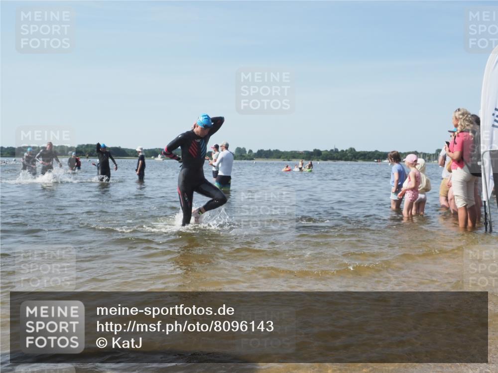 22.06.2025 - Viking Triathlon KatJ http://msf.ph/oto/8096143 22.06.2025 10:30:58 Schwimmen 45, 162, 237, 347, 352, 444, 510, 549, 630 meine-sportfotos.de