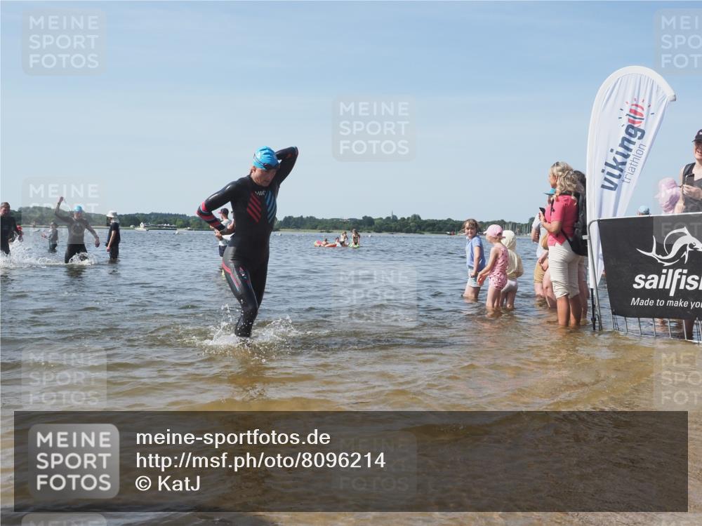 22.06.2025 - Viking Triathlon KatJ http://msf.ph/oto/8096214 22.06.2025 10:30:59 Schwimmen 45, 162, 237, 347, 352, 444, 510, 549 meine-sportfotos.de