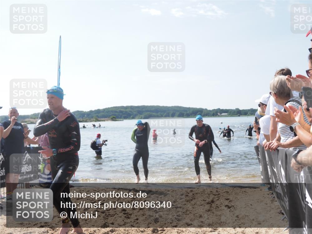 22.06.2025 - Viking Triathlon MichiJ http://msf.ph/oto/8096340 22.06.2025 10:41:32 Schwimmen 54, 194, 220, 376, 390, 505, 629 meine-sportfotos.de