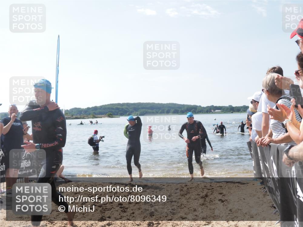 22.06.2025 - Viking Triathlon MichiJ http://msf.ph/oto/8096349 22.06.2025 10:41:32 Schwimmen 54, 194, 220, 376, 390, 505, 629 meine-sportfotos.de