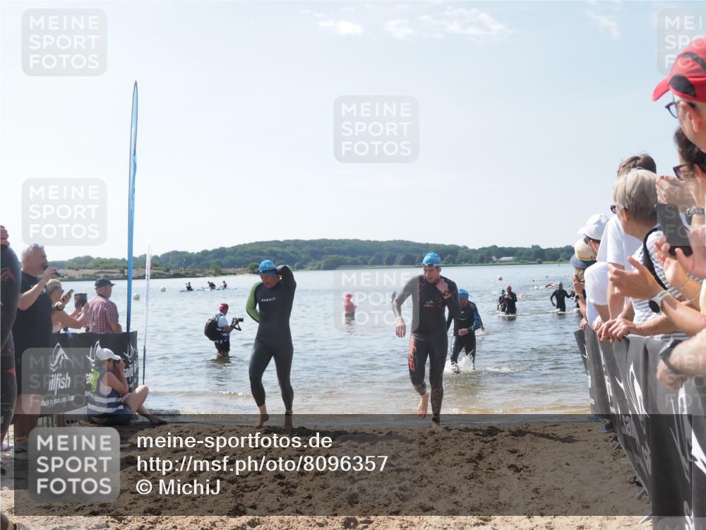 22.06.2025 - Viking Triathlon MichiJ http://msf.ph/oto/8096357 22.06.2025 10:41:32 Schwimmen 54, 194, 220, 376, 390, 505, 629 meine-sportfotos.de