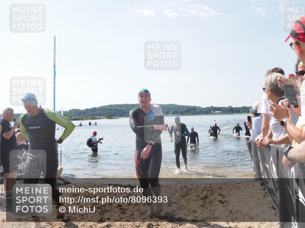 22.06.2025 - Viking Triathlon MichiJ http://msf.ph/oto/8096393 22.06.2025 10:41:34 Schwimmen 54, 142, 194, 220, 376, 390, 505, 629 meine-sportfotos.de