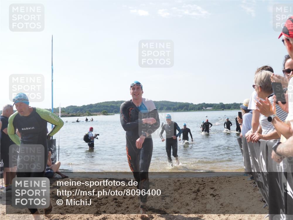 22.06.2025 - Viking Triathlon MichiJ http://msf.ph/oto/8096400 22.06.2025 10:41:35 Schwimmen 54, 142, 194, 220, 376, 505, 629 meine-sportfotos.de