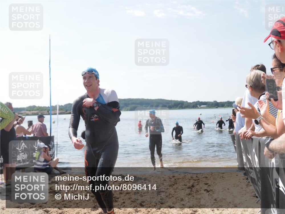 22.06.2025 - Viking Triathlon MichiJ http://msf.ph/oto/8096414 22.06.2025 10:41:35 Schwimmen 54, 142, 194, 220, 376, 505, 629 meine-sportfotos.de