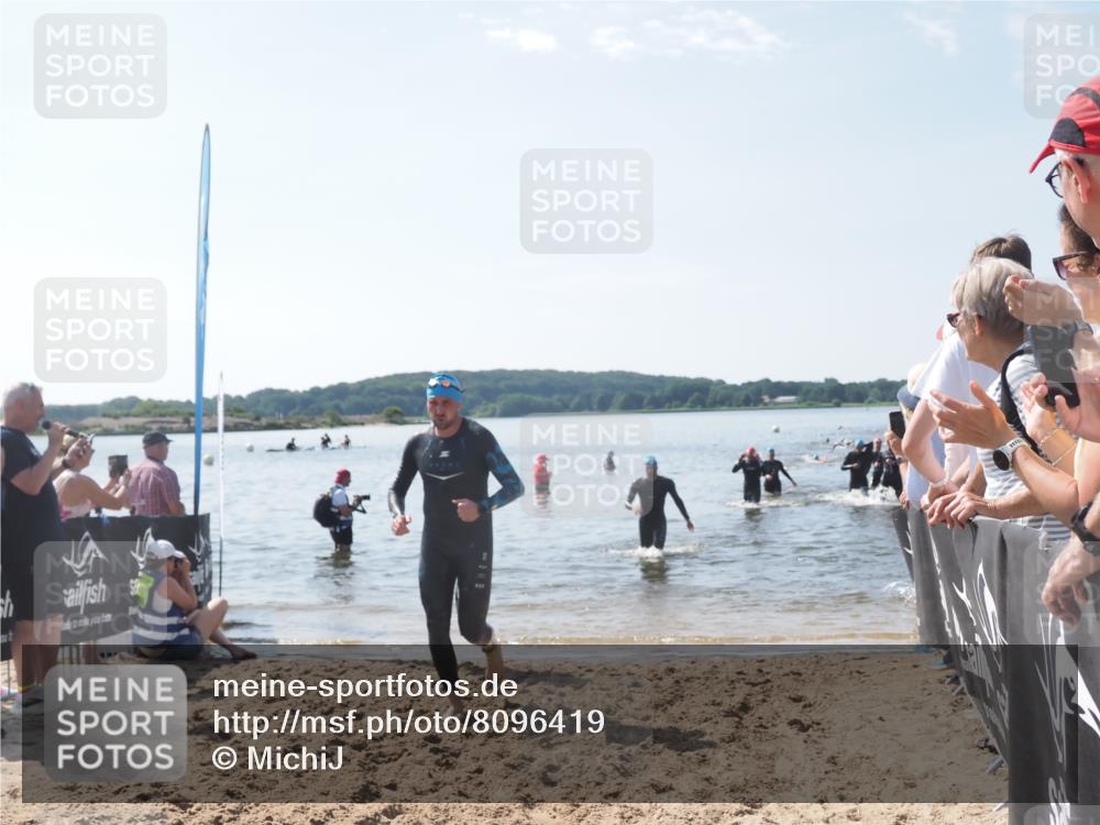 22.06.2025 - Viking Triathlon MichiJ http://msf.ph/oto/8096419 22.06.2025 10:41:37 Schwimmen 54, 142, 194, 220, 505, 629 meine-sportfotos.de