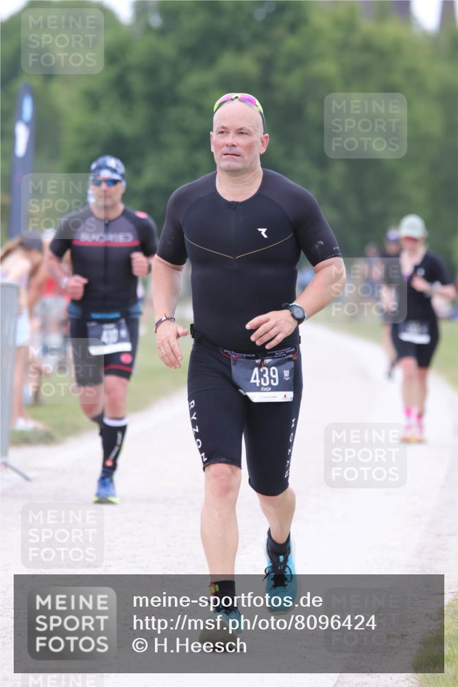 22.06.2025 - Viking Triathlon H.Heesch http://msf.ph/oto/8096424 22.06.2025 15:31:26 Laufen 410, 439 meine-sportfotos.de