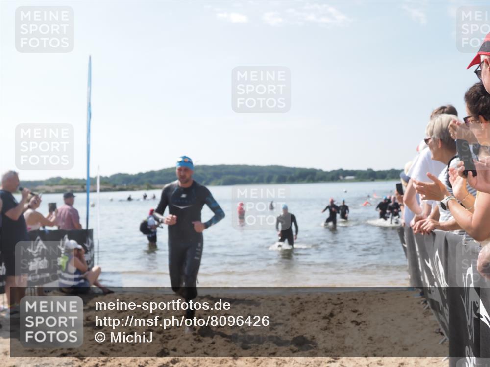22.06.2025 - Viking Triathlon MichiJ http://msf.ph/oto/8096426 22.06.2025 10:41:37 Schwimmen 54, 142, 194, 220, 505, 629 meine-sportfotos.de