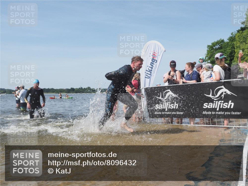 22.06.2025 - Viking Triathlon KatJ http://msf.ph/oto/8096432 22.06.2025 10:31:05 Schwimmen 45, 216, 237, 330, 347, 352, 510, 549 meine-sportfotos.de