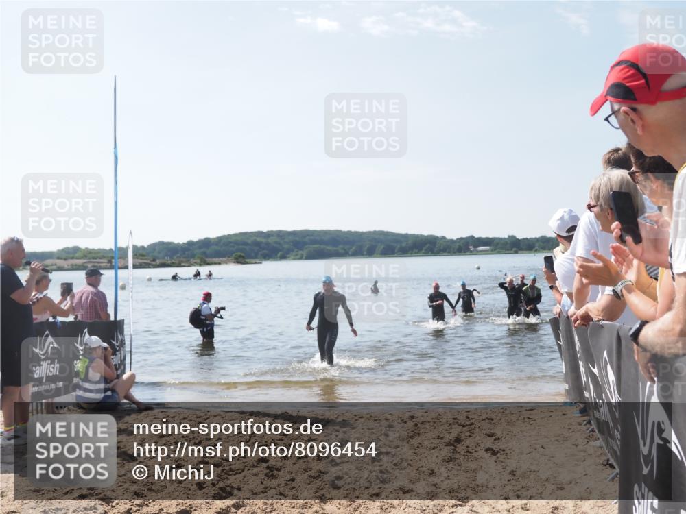 22.06.2025 - Viking Triathlon MichiJ http://msf.ph/oto/8096454 22.06.2025 10:41:40 Schwimmen 58, 142, 194, 220, 505, 625, 629 meine-sportfotos.de